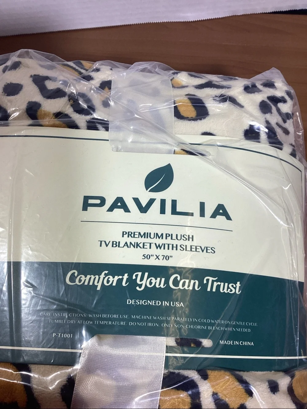 Pavilion blanket with sleeves